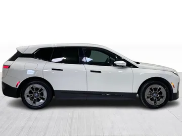 2023 BMW IX - image 2