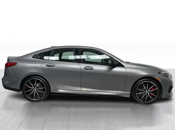 2022 BMW 2 Series - image 2