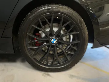 2018 BMW 3 Series - image 6