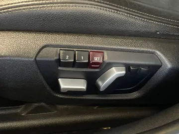 2018 BMW 3 Series - image 20
