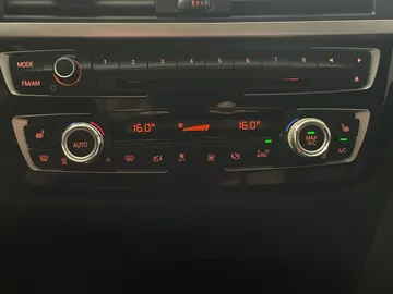 2018 BMW 3 Series - image 24