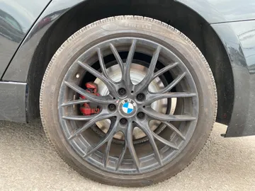 2018 BMW 3 Series - image 4