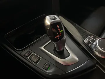 2018 BMW 3 Series - image 31