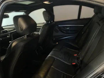 2018 BMW 3 Series - image 14