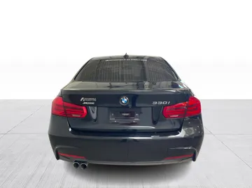 2018 BMW 3 Series - image 11