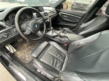 2018 BMW 3 Series - image 3