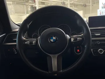 2018 BMW 3 Series - image 18