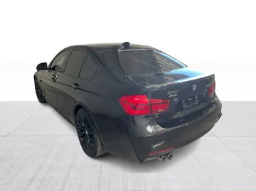 2018 BMW 3 Series - image 10