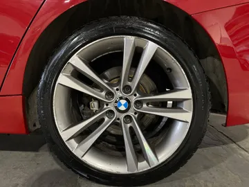 2016 BMW 3 Series - image 7