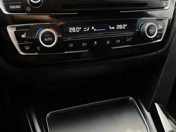 2016 BMW 3 Series - image 19