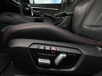 2016 BMW 3 Series - image 22