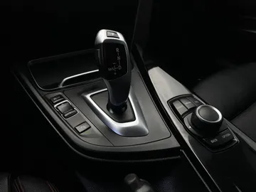 2016 BMW 3 Series - image 25