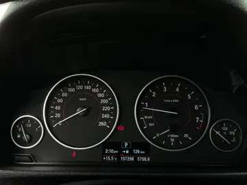 2016 BMW 3 Series - image 16