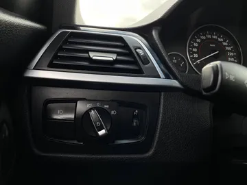 2016 BMW 3 Series - image 26
