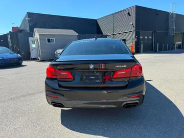 2019 BMW 5 Series - image 4