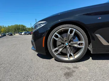 2019 BMW 5 Series - image 7
