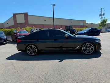 2019 BMW 5 Series - image 6