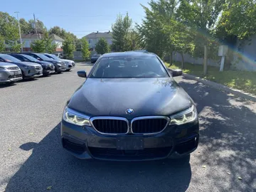 2019 BMW 5 Series - image 2