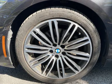 2019 BMW 5 Series - image 7