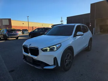 2023 BMW X1 - image 3