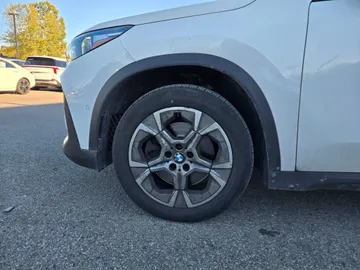 2023 BMW X1 - image 7