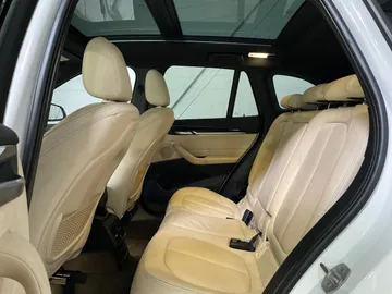 2016 BMW X1 - image 15