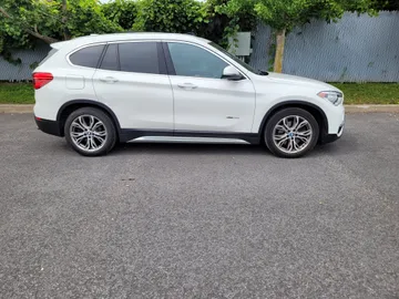 2016 BMW X1 - image 4