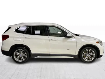 2016 BMW X1 - image 2