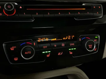 2016 BMW X1 - image 24