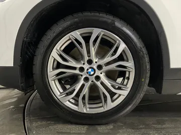 2016 BMW X1 - image 7