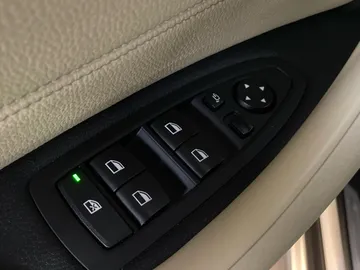 2016 BMW X1 - image 26
