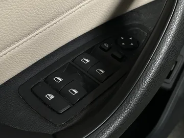2018 BMW X1 - image 21