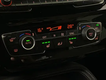 2018 BMW X1 - image 24