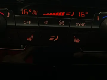 2018 BMW X1 - image 26