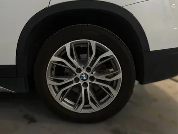 2018 BMW X1 - image 19