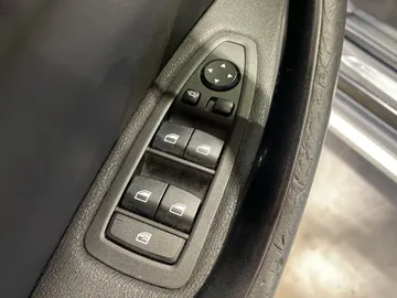 2016 BMW X1 - image 21
