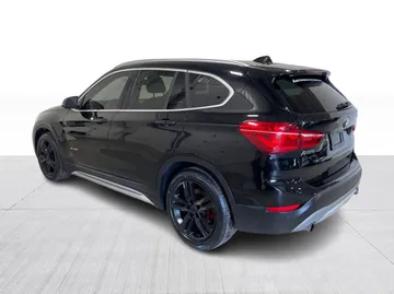 2016 BMW X1 - image 11
