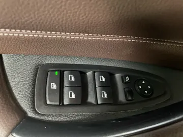 2017 BMW X1 - image 25