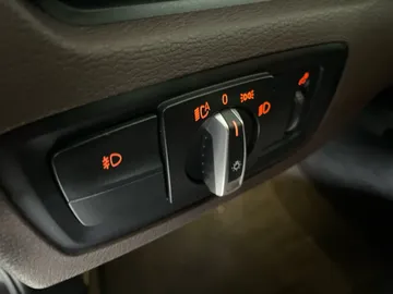 2017 BMW X1 - image 19