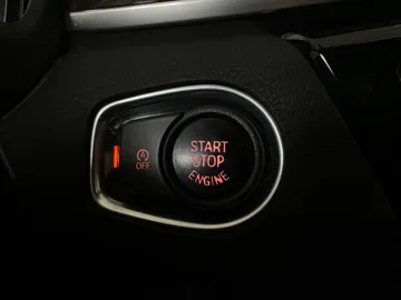 2018 BMW X1 - image 25