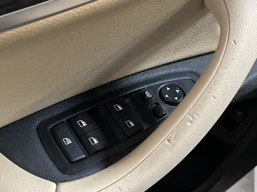 2018 BMW X1 - image 24