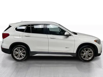 2018 BMW X1 - image 2