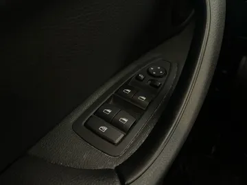 2018 BMW X1 - image 21