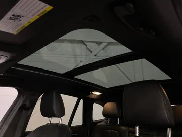 2018 BMW X1 - image 11