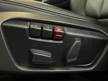 2020 BMW X1 - image 20