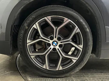 2020 BMW X1 - image 7