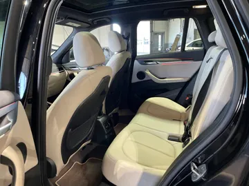 2022 BMW X1 - image 15