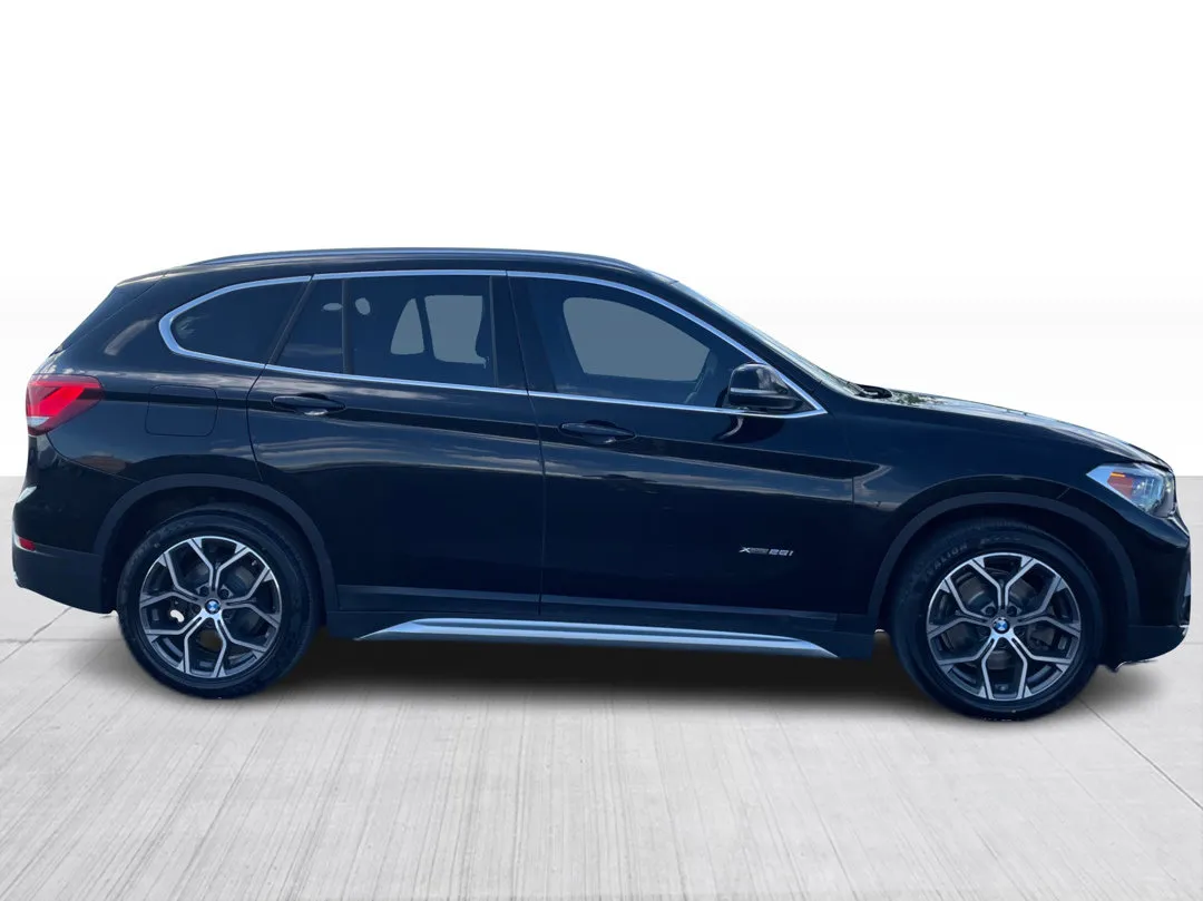 2021 BMW X1 — photo 2