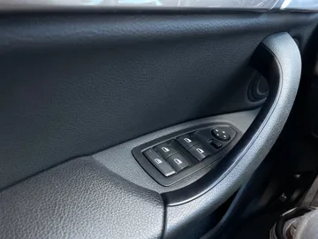 2021 BMW X1 - image 23