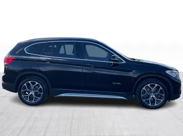 2021 BMW X1 - image 2
